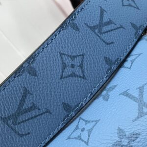 Louis Vuitton Messenger Bag - Image 9