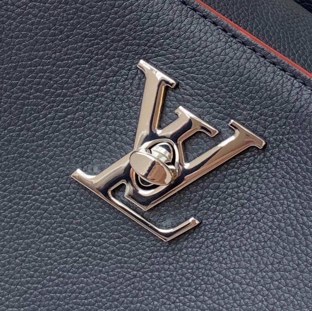 Louis Vuitton LOCKME DAY BAG - Image 9