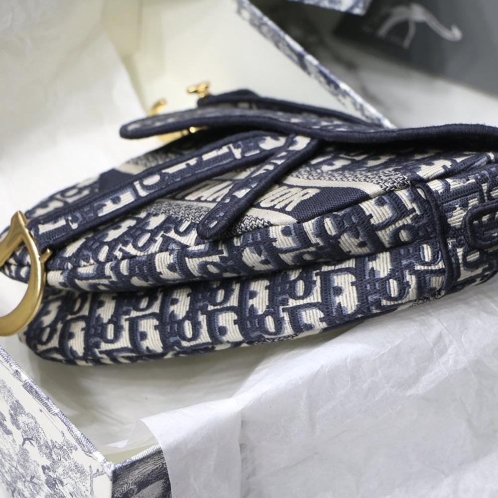 Dior Saddle Bag - Image 9