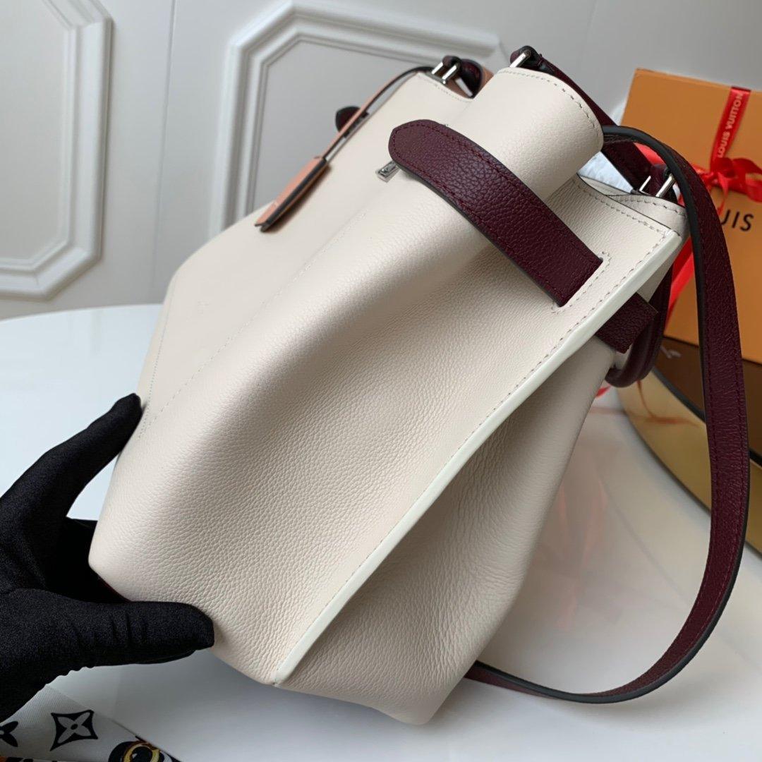 Louis Vuitton LOCKME DAY BAG - Image 8