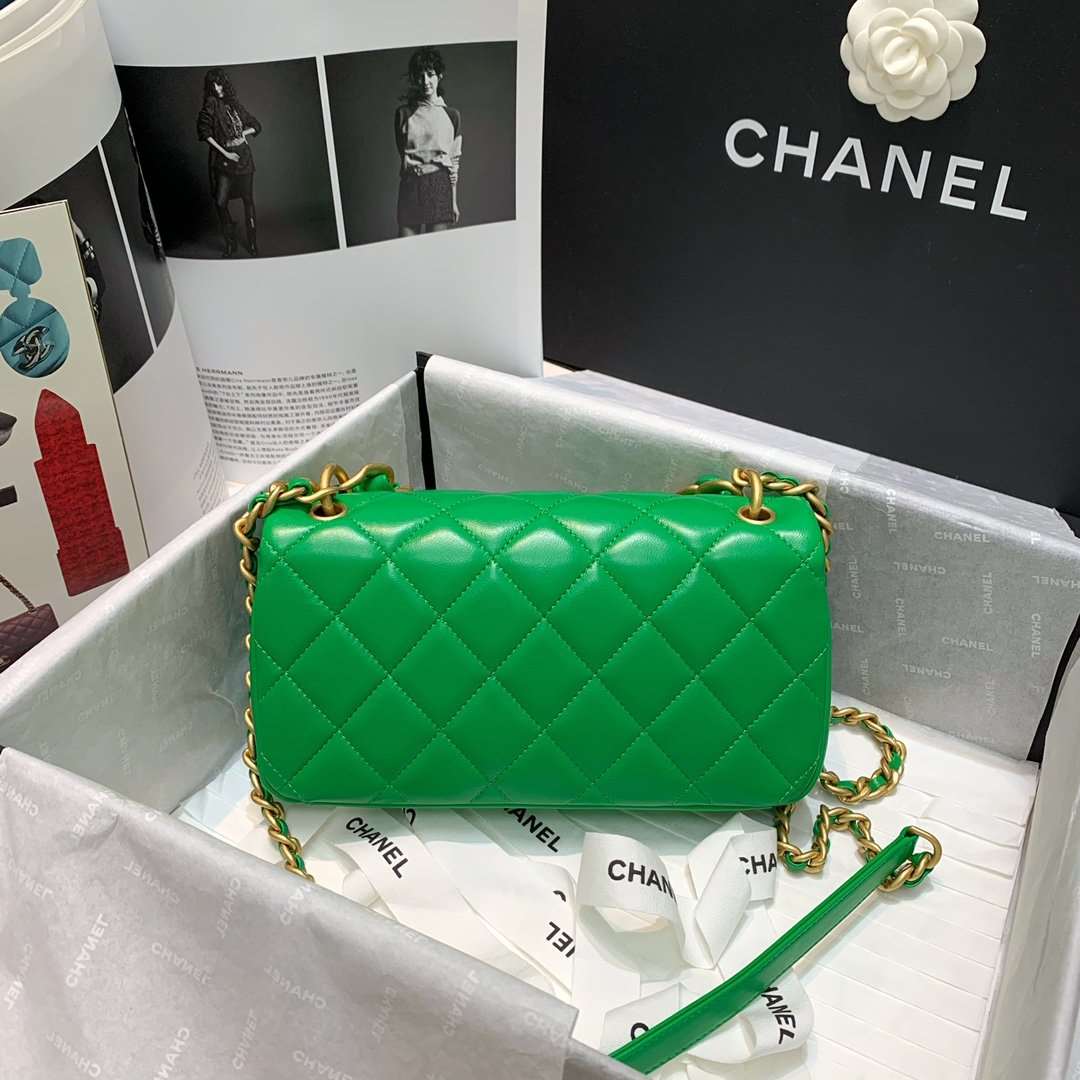 Chanel Flap Bag with chunky chain Green - Image 9