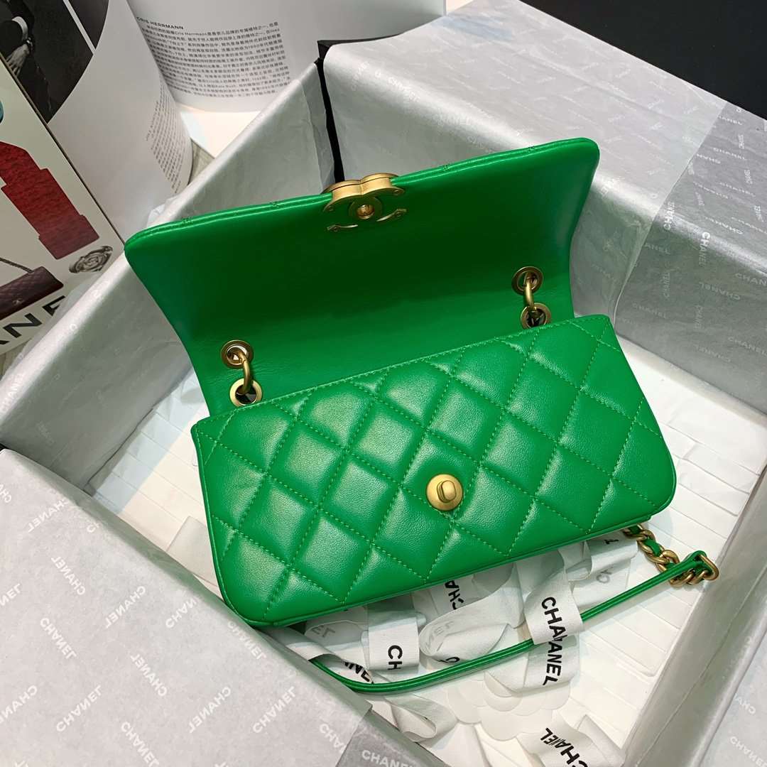 Chanel Flap Bag with chunky chain Green - Image 2