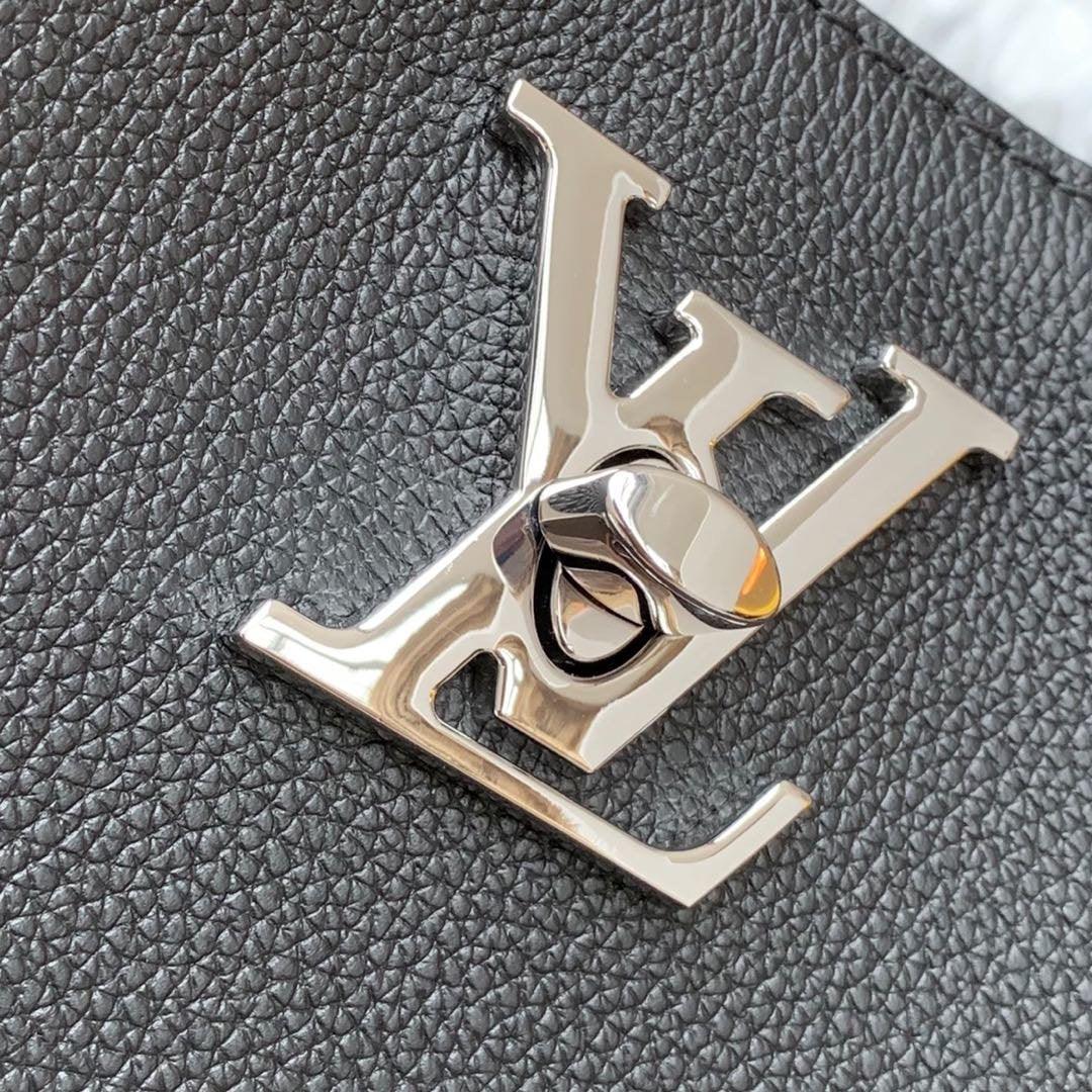 Louis Vuitton LOCKME DAY BAG - Image 2