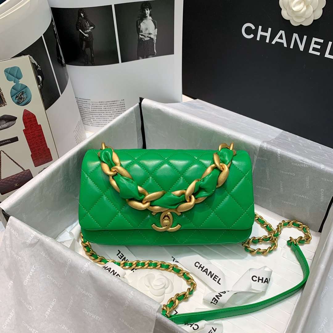 Chanel Flap Bag with chunky chain Green - Image 3