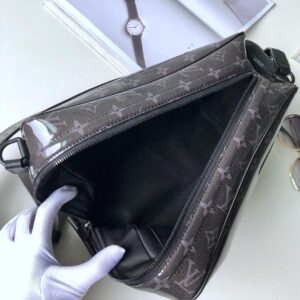 Louis Vuitton Monogram camera Bag - Image 9