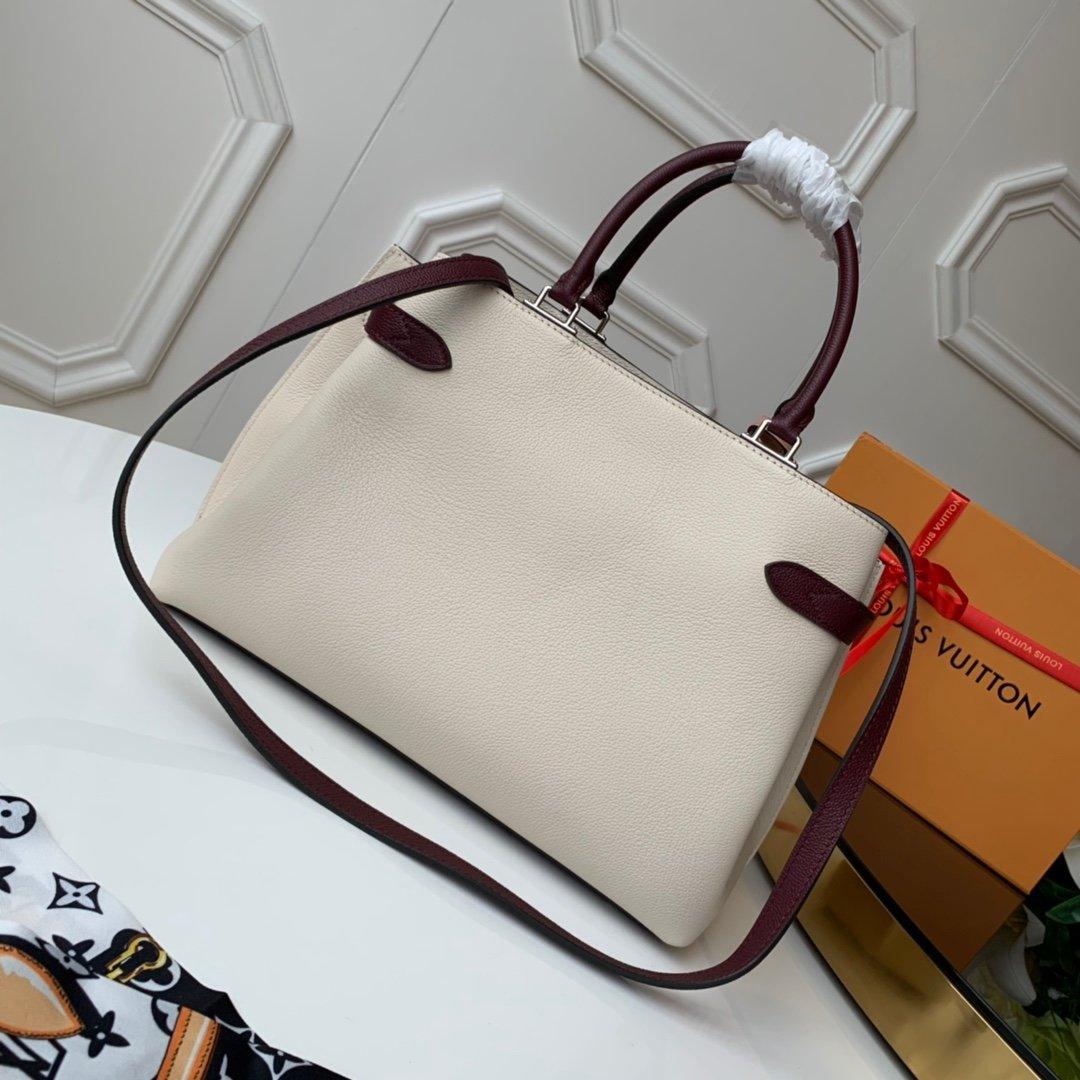 Louis Vuitton LOCKME DAY BAG - Image 9