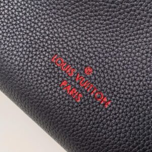 Louis Vuitton ON MY SIDE - Image 9