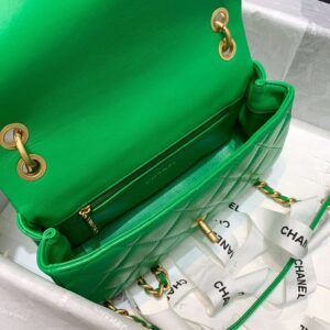 Chanel Flap Bag with chunky chain Green - Image 4