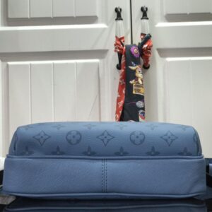 Louis Vuitton Messenger Bag - Image 2