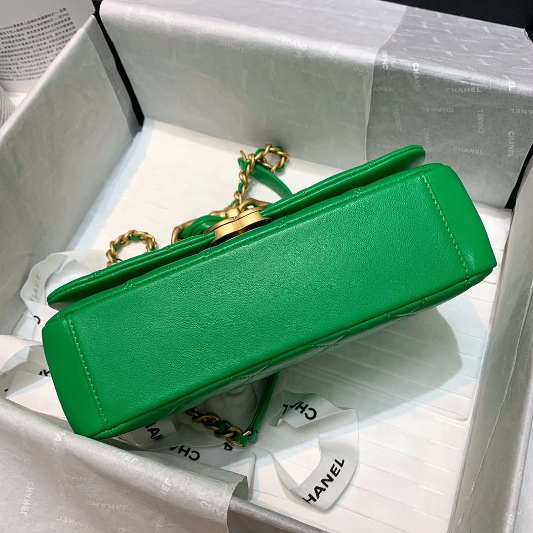 Chanel Flap Bag with chunky chain Green - Image 5