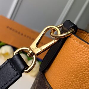 Louis Vuitton ON MY SIDE - Image 3