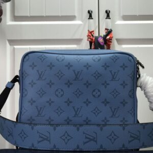 Louis Vuitton Messenger Bag - Image 4