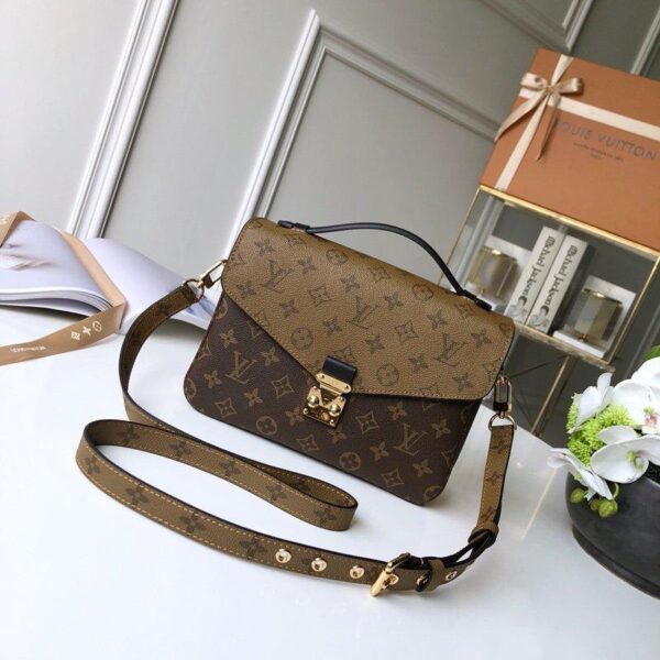 Louis Vuitton Pochette Métis - Reverse Monogram
