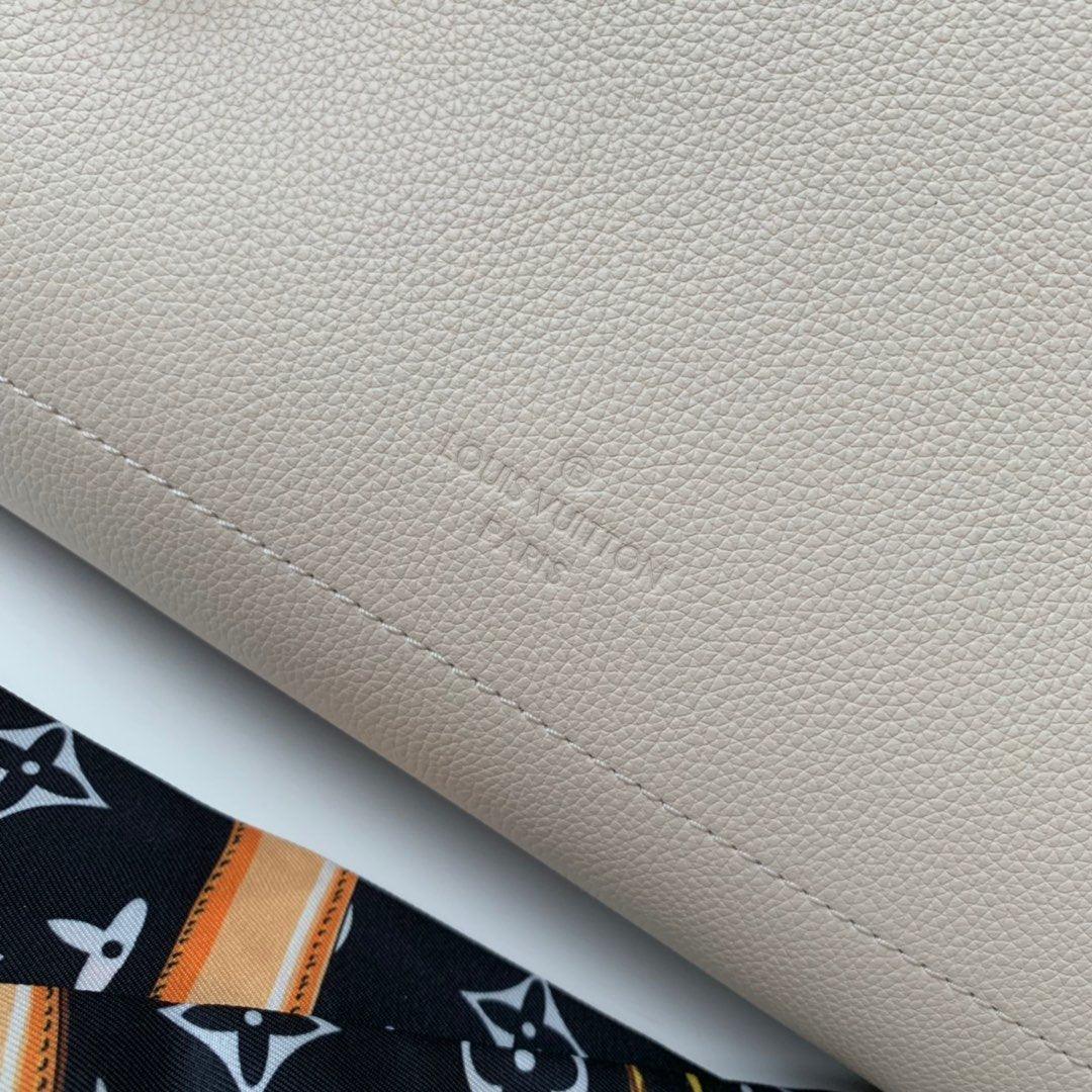 Louis Vuitton LOCKME DAY BAG - Image 3