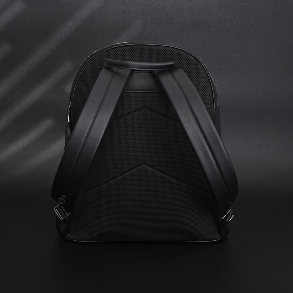Coach West Backpack – Signature Canvas in Black/Grey