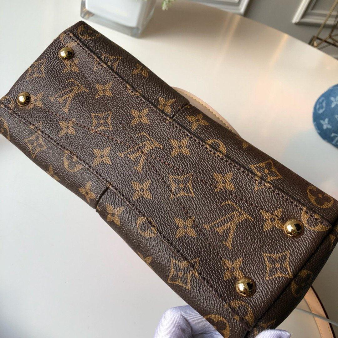 Louis Vuitton V TOTE MM - Image 4