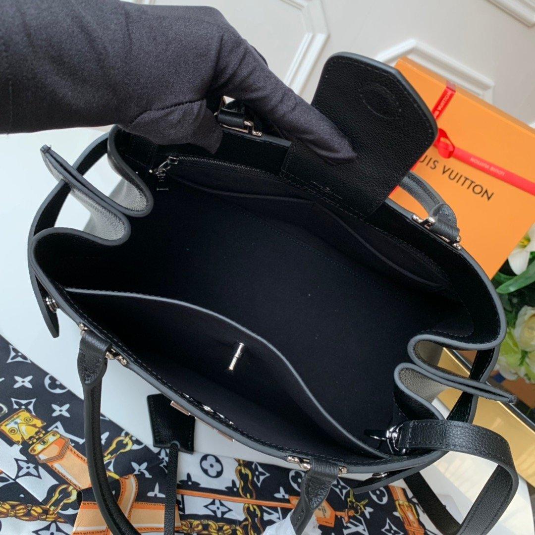Louis Vuitton LOCKME DAY BAG - Image 4