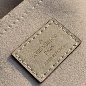 Louis Vuitton LOCKY BB Bag - Image 4