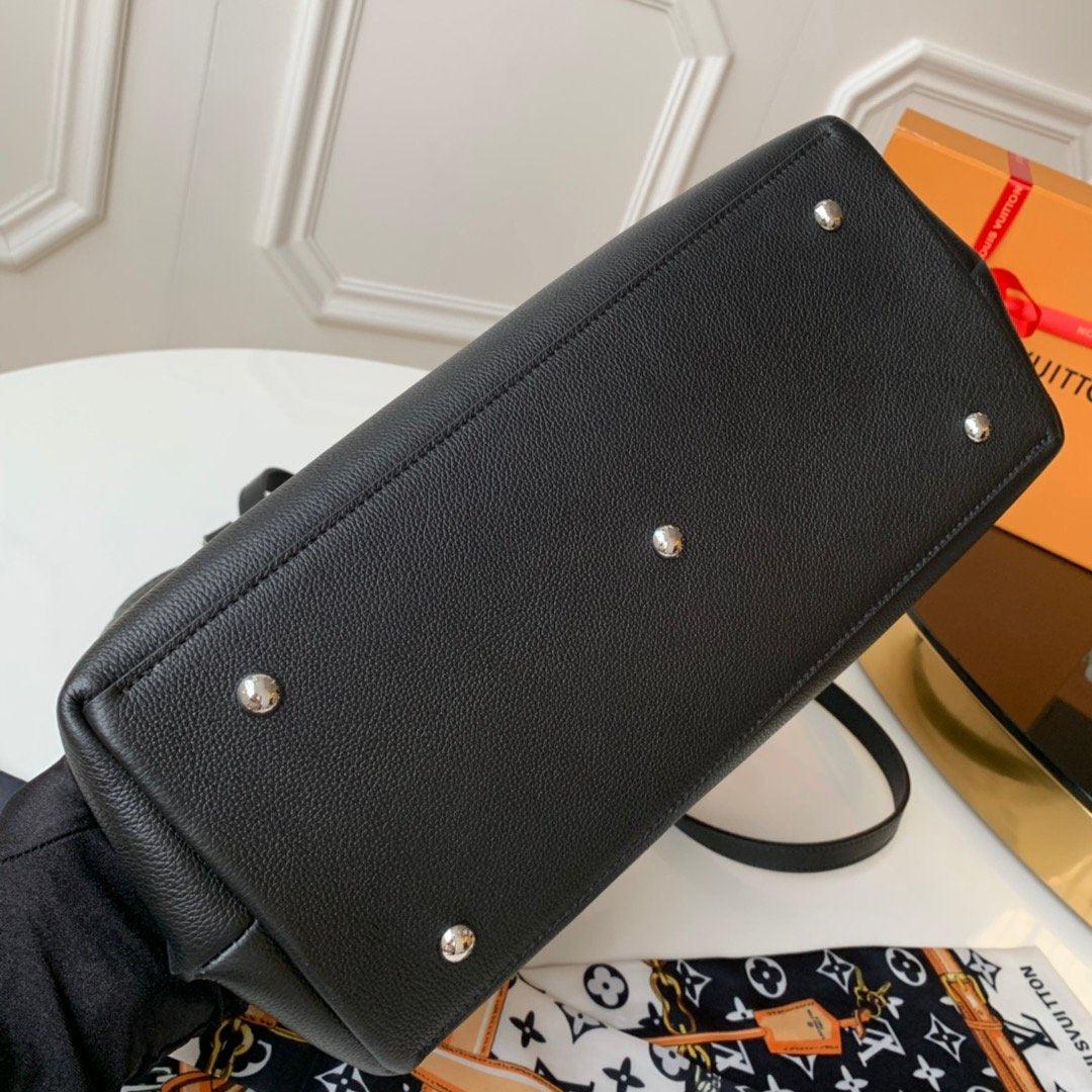 Louis Vuitton LOCKME DAY BAG - Image 5
