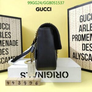 Women's Gucci GG Marmont medium matelassé shoulder bag - Image 5