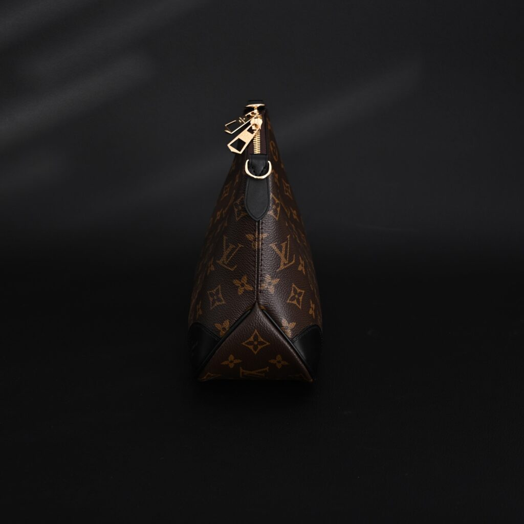 Louis Vuitton Monogram Canvas Pochette Shoulder Bag