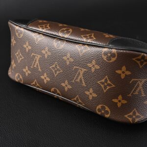 Louis Vuitton Monogram Canvas Pochette Shoulder Bag - Image 7