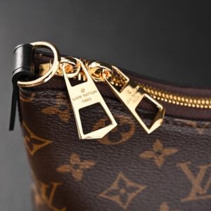 Louis Vuitton Monogram Canvas Pochette Shoulder Bag - Image 9
