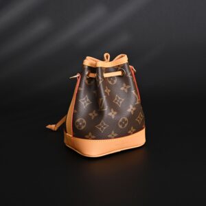 Louis Vuitton Noé Bucket Bag – Monogram Canvas with Natural Leather Trim - Image 4