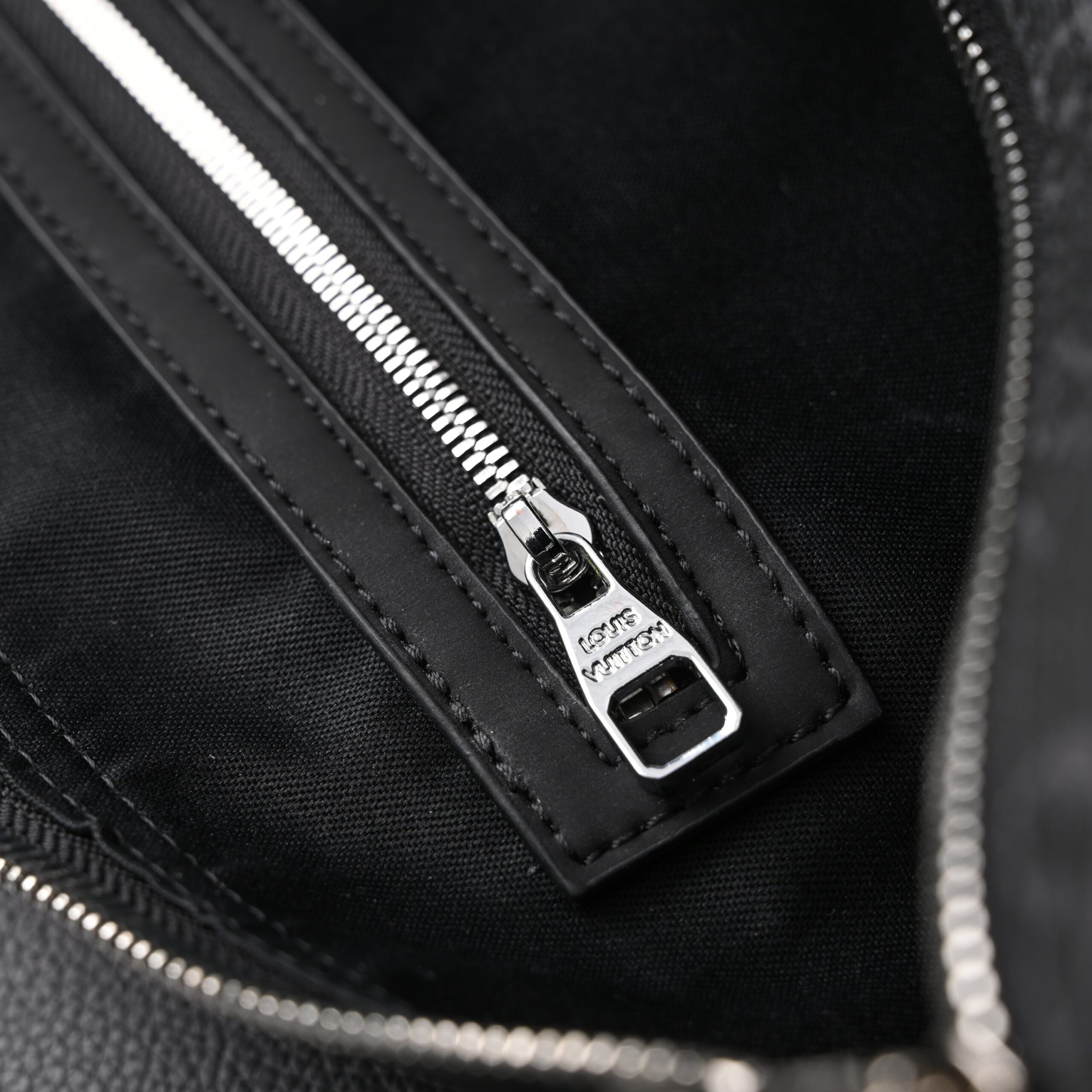 Louis Vuitton Keepall Bandoulière 50 Monogram Eclipse - Image 15