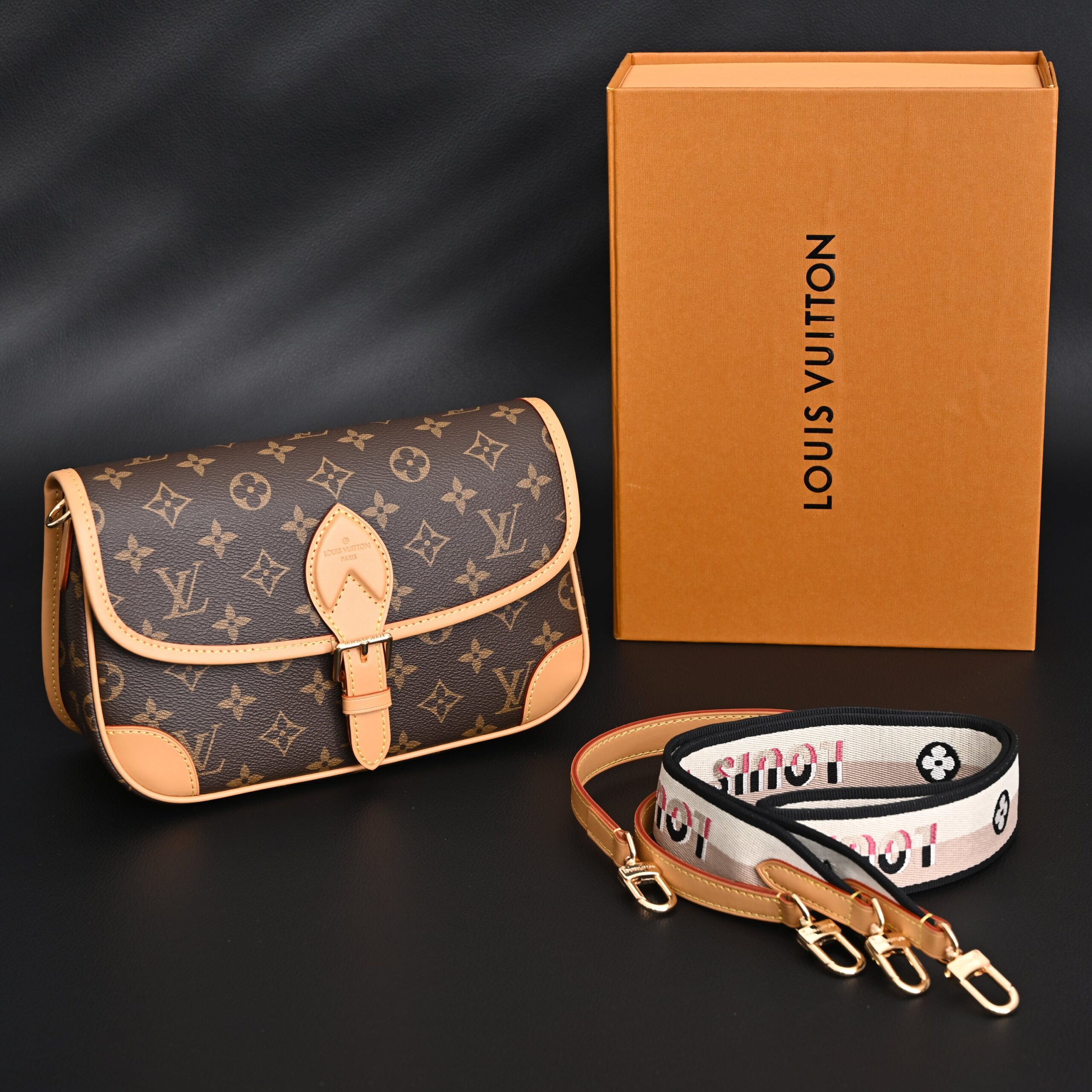 Louis Vuitton Croissant Bag Monogram Canvas - Image 1
