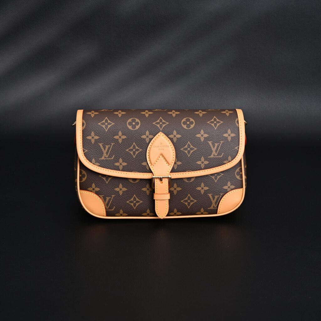 Louis Vuitton Croissant Bag Monogram Canvas