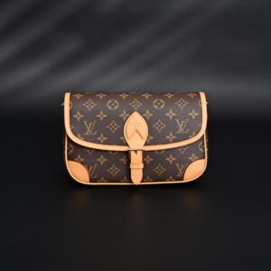 Louis Vuitton Croissant Bag Monogram Canvas - Image 3
