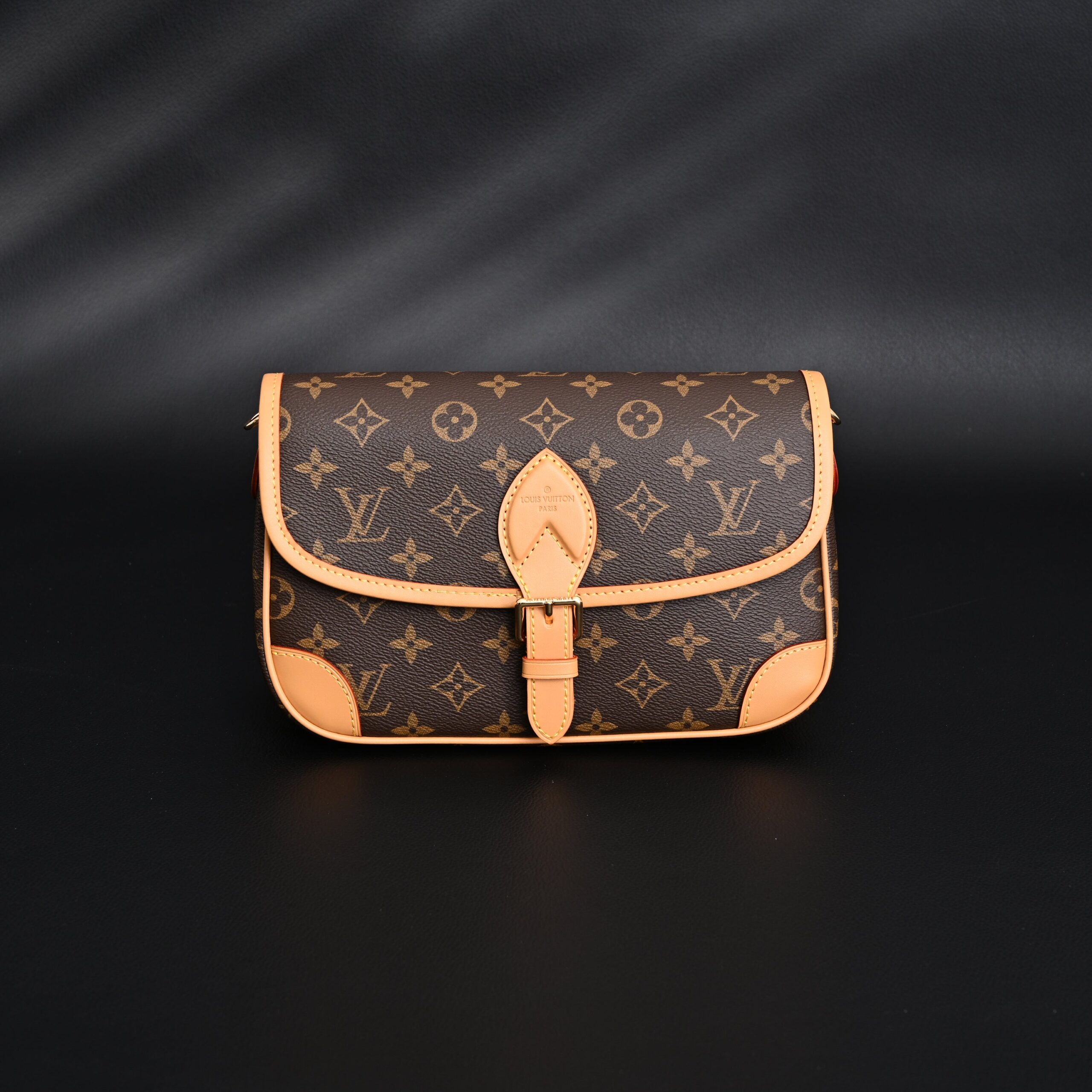 Louis Vuitton Croissant Bag Monogram Canvas - Image 3