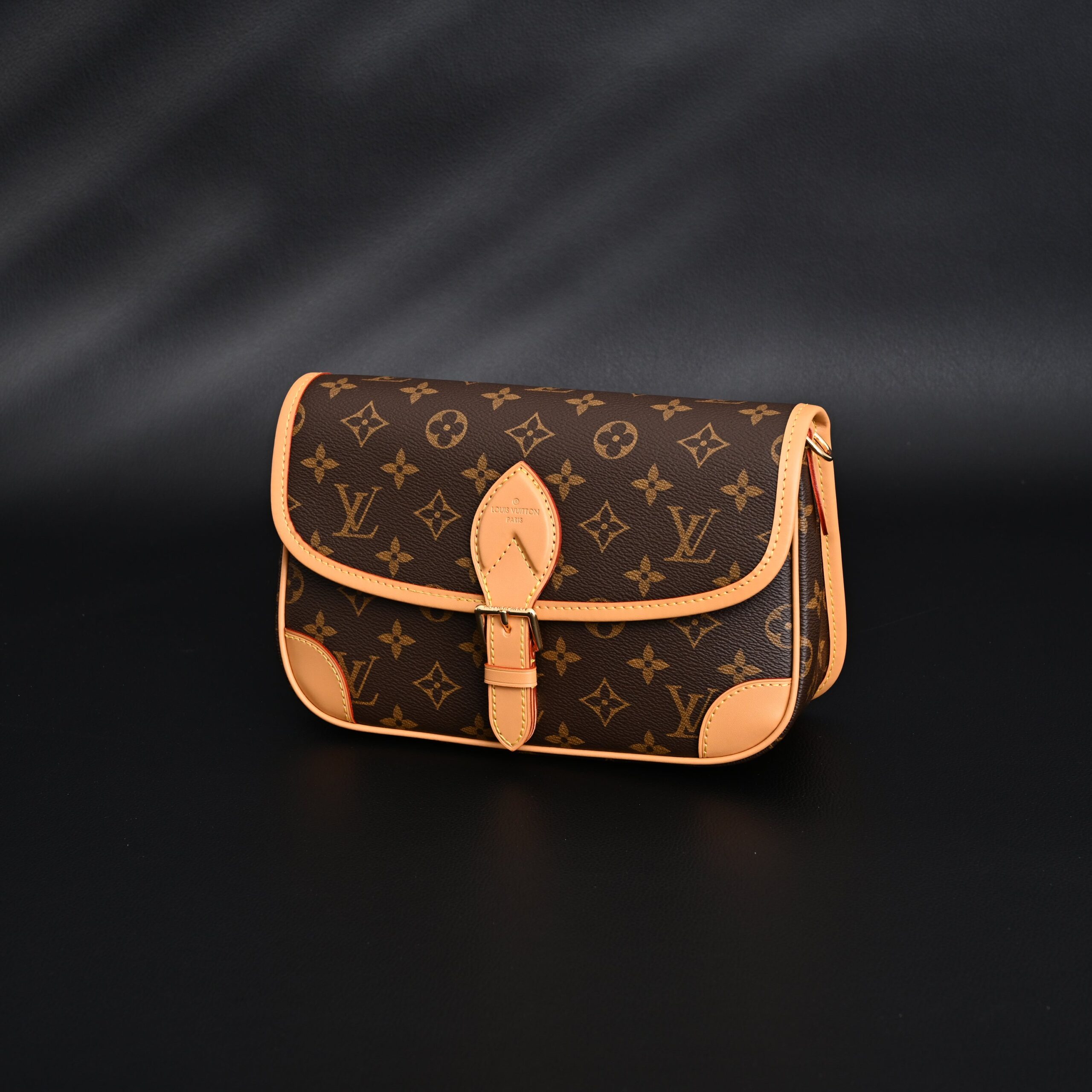 Louis Vuitton Croissant Bag Monogram Canvas - Image 7