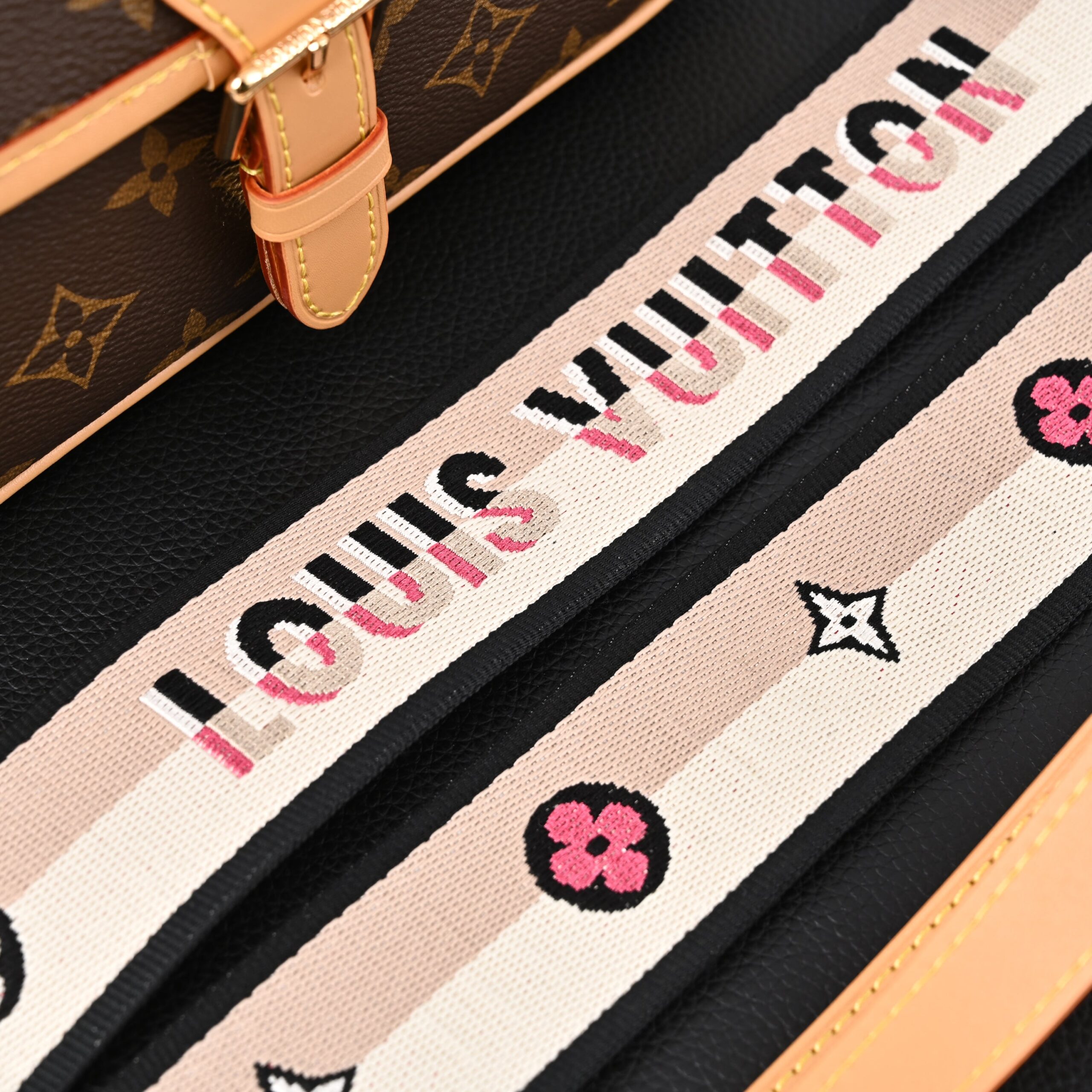Louis Vuitton Croissant Bag Monogram Canvas - Image 17