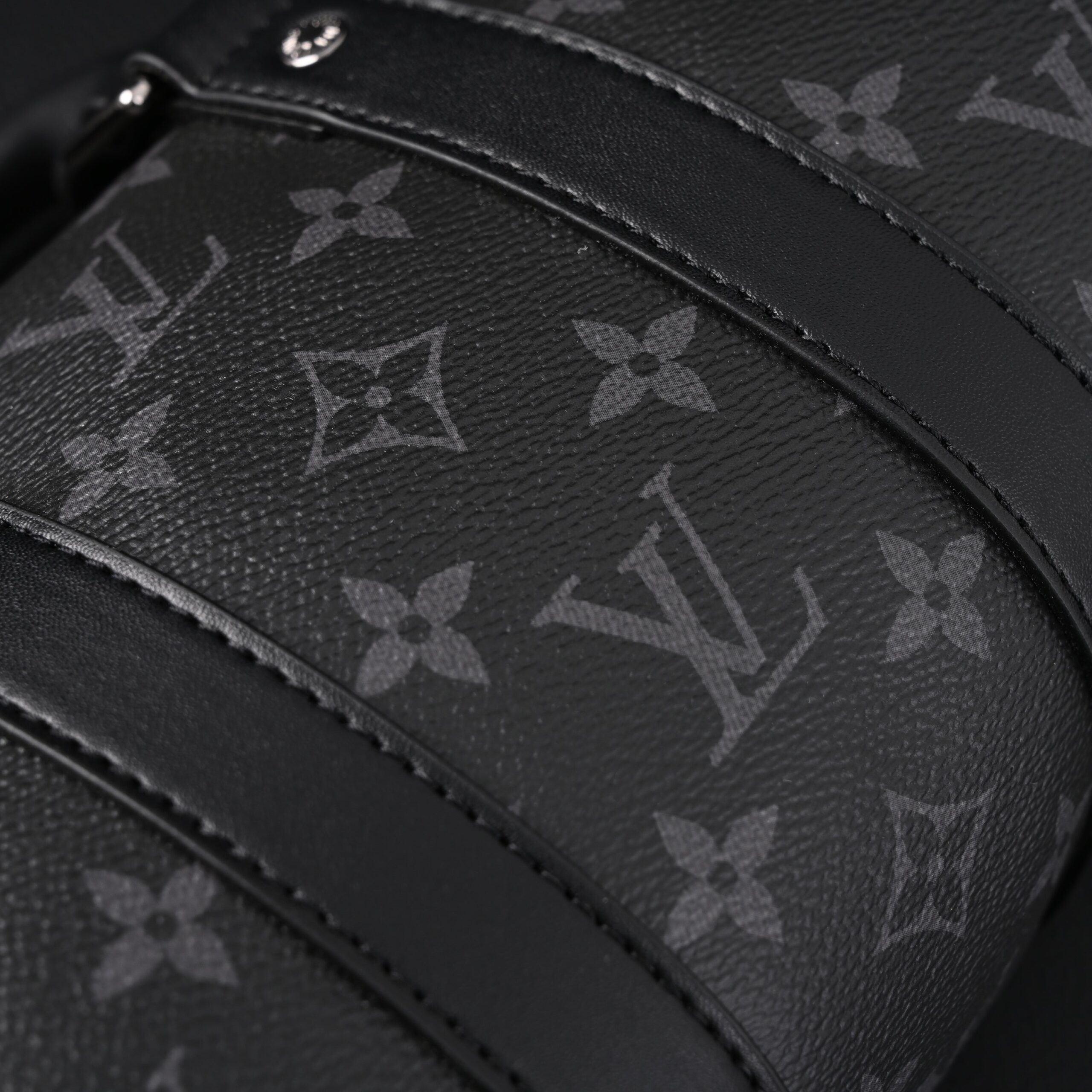 Louis Vuitton Keepall Bandoulière 50 – Monogram Eclipse Canvas - Image 15