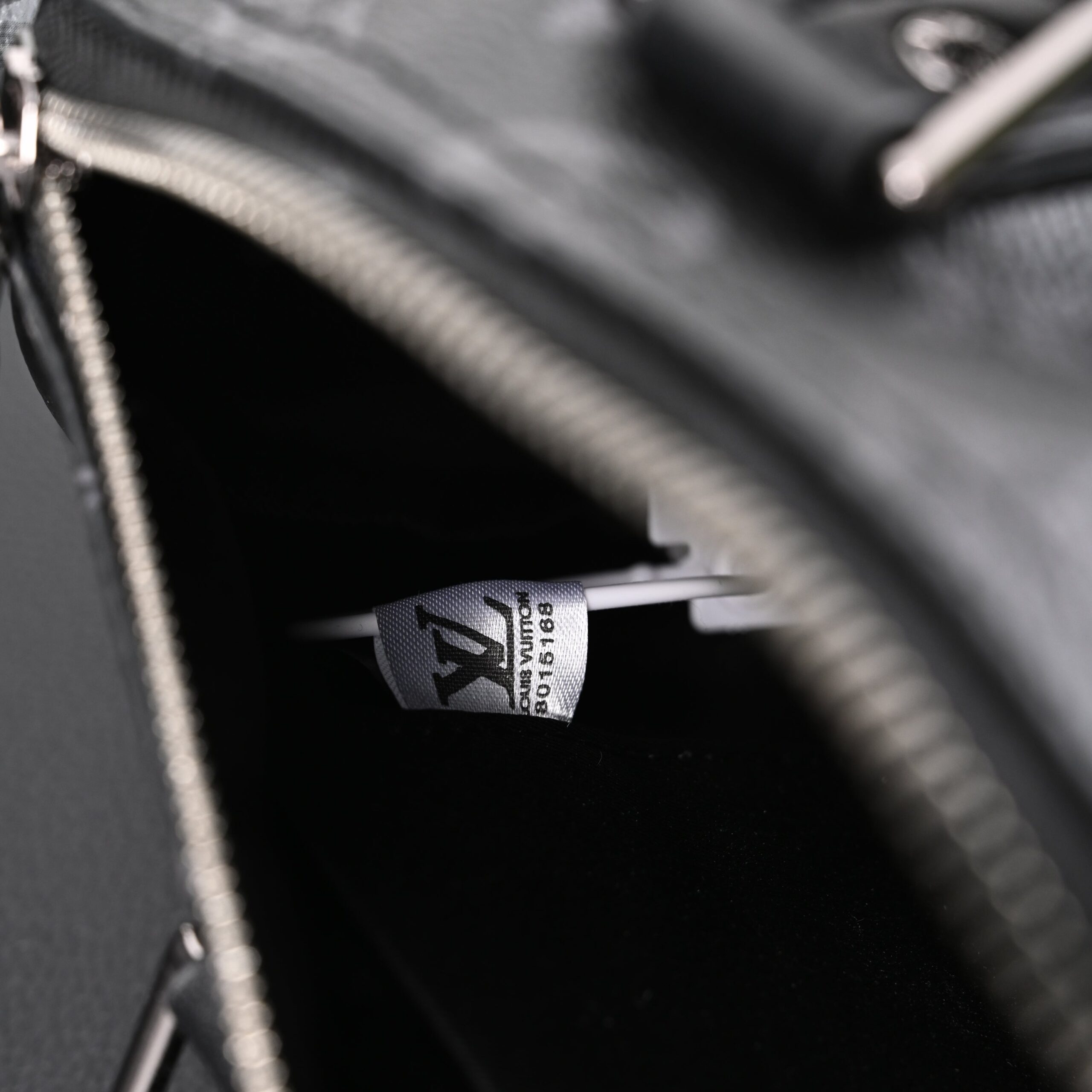 Louis Vuitton Keepall Bandoulière 50 – Monogram Eclipse Canvas - Image 19