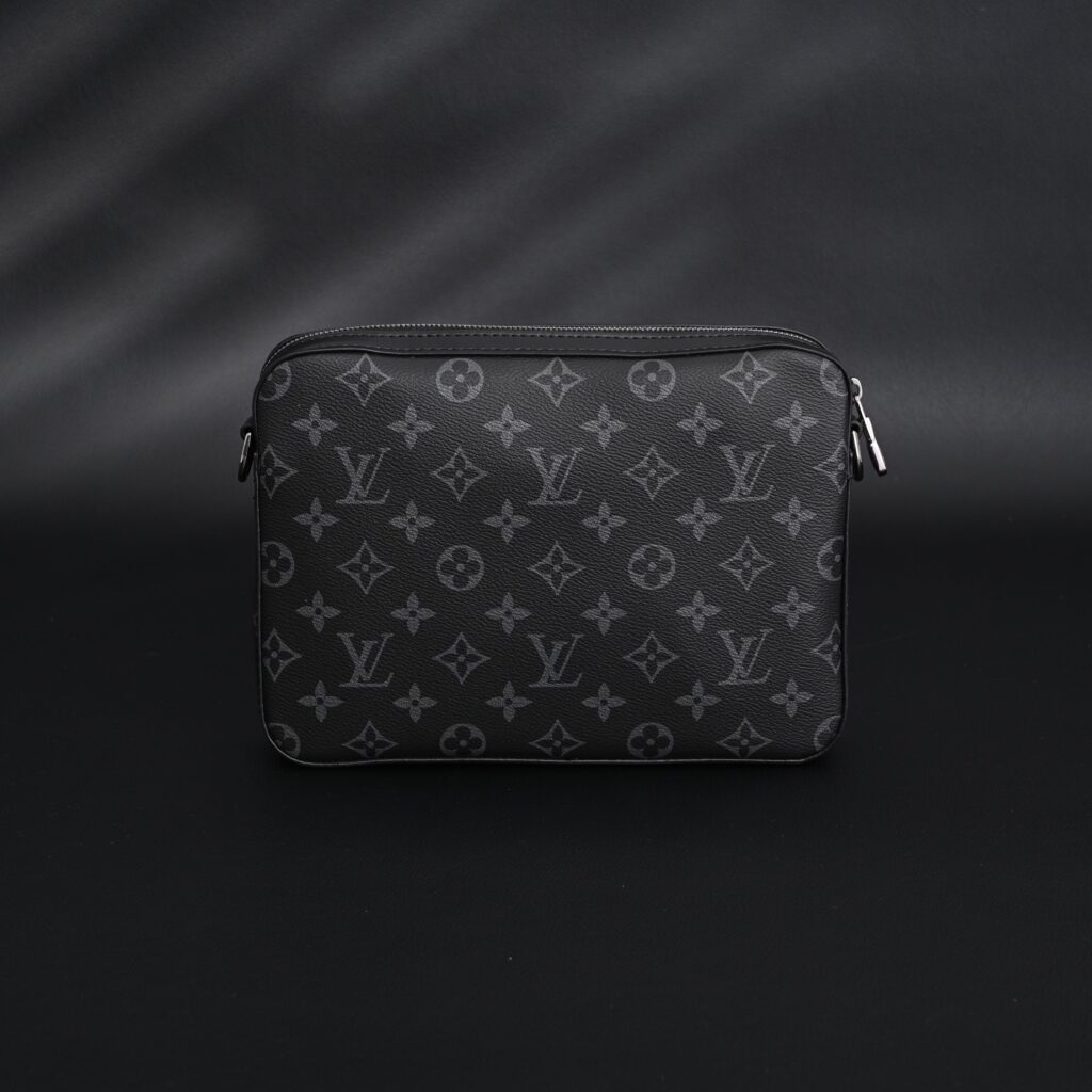 Louis Vuitton Discovery Pochette MM – Monogram Eclipse