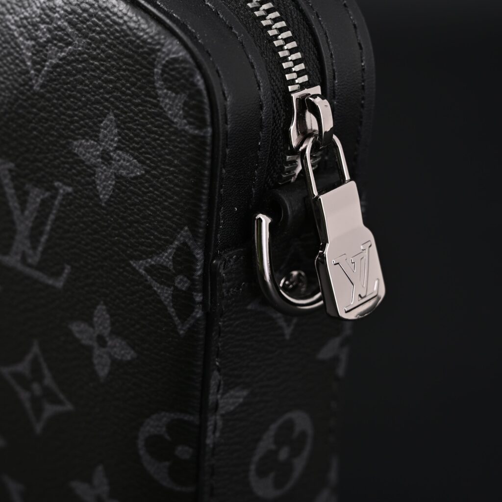 Louis Vuitton Discovery Pochette MM – Monogram Eclipse