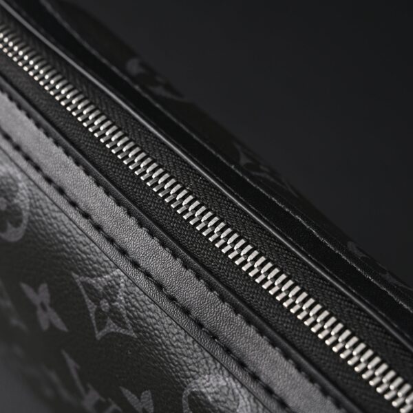 Louis Vuitton Discovery Pochette MM – Monogram Eclipse