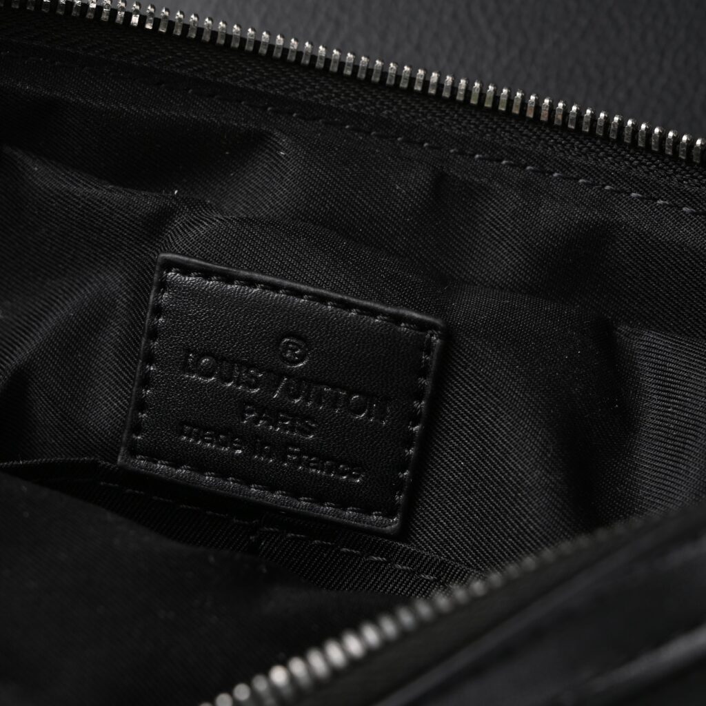 Louis Vuitton Discovery Pochette MM – Monogram Eclipse
