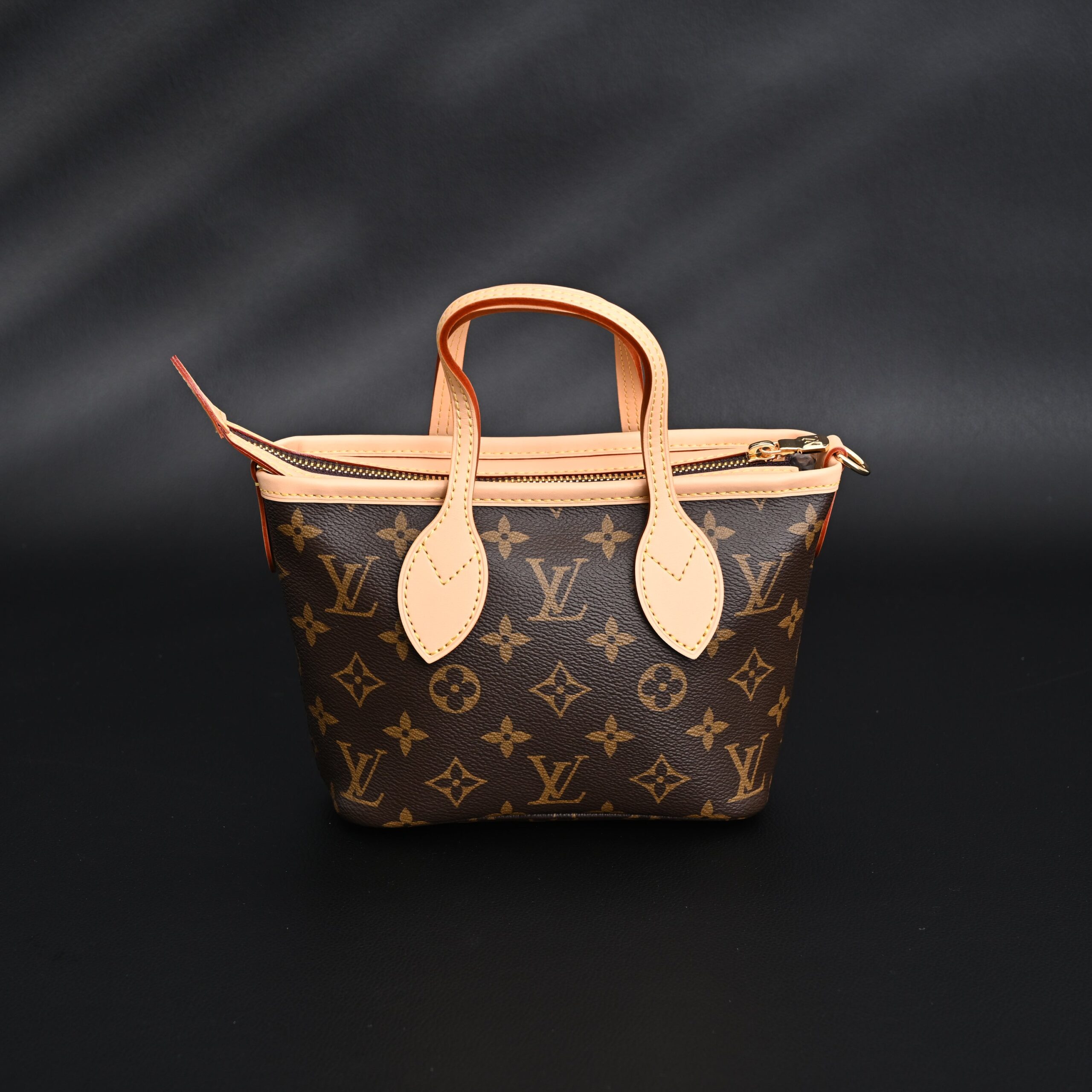 Louis Vuitton NéoNoé BB Bucket Bag – Monogram Canvas with Removable Coin Purse - Image 3