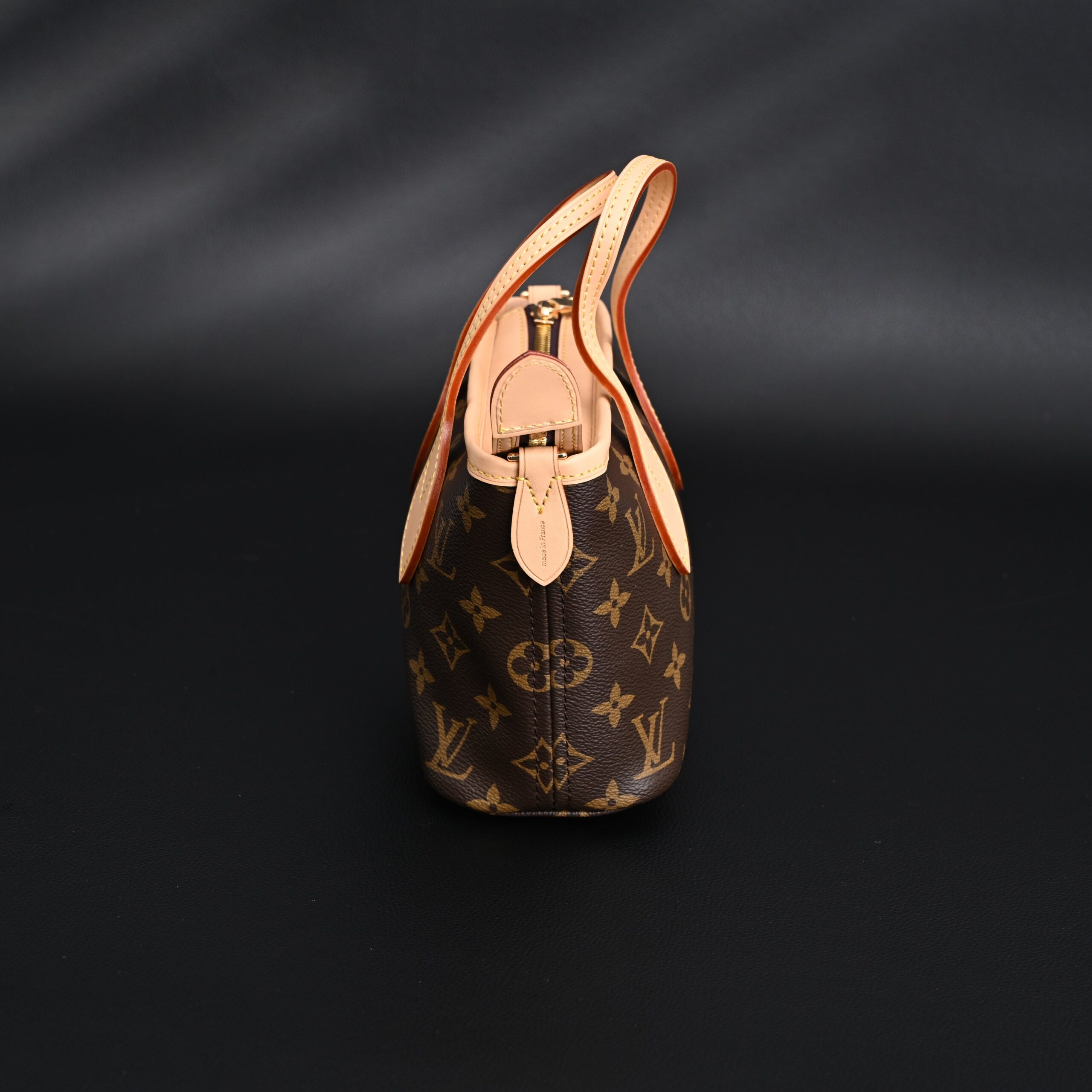 Louis Vuitton NéoNoé BB Bucket Bag – Monogram Canvas with Removable Coin Purse - Image 4