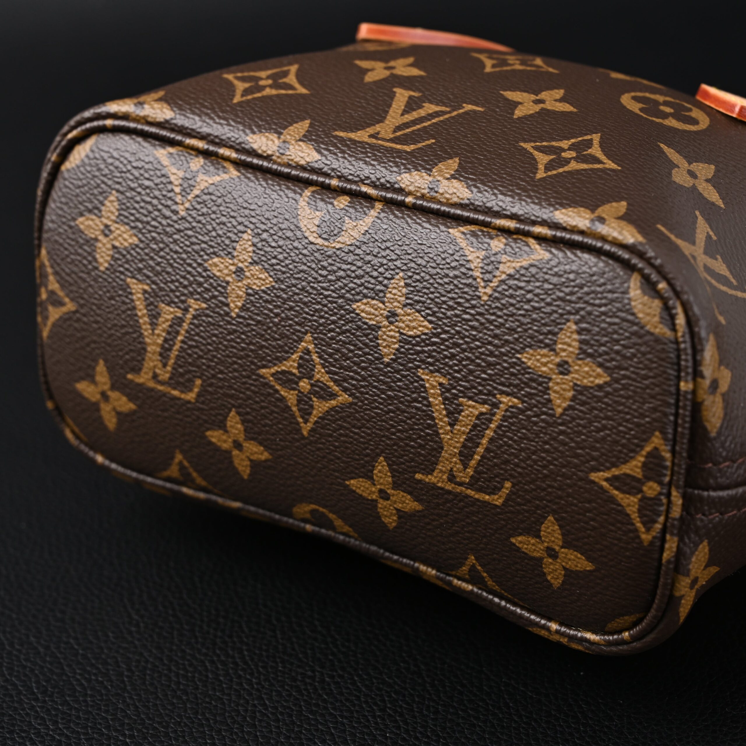 Louis Vuitton NéoNoé BB Bucket Bag – Monogram Canvas with Removable Coin Purse - Image 8