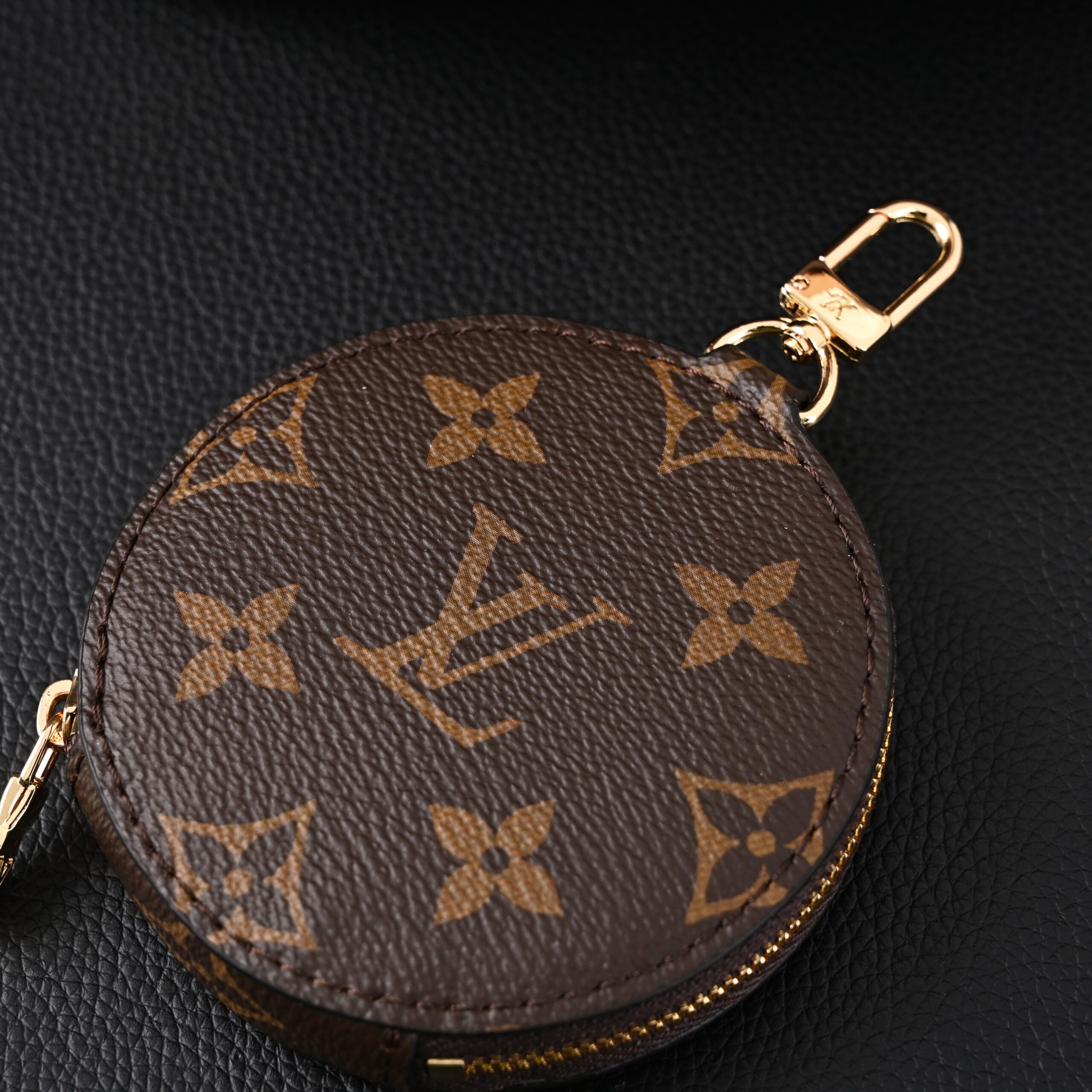 Louis Vuitton NéoNoé BB Bucket Bag – Monogram Canvas with Removable Coin Purse - Image 14
