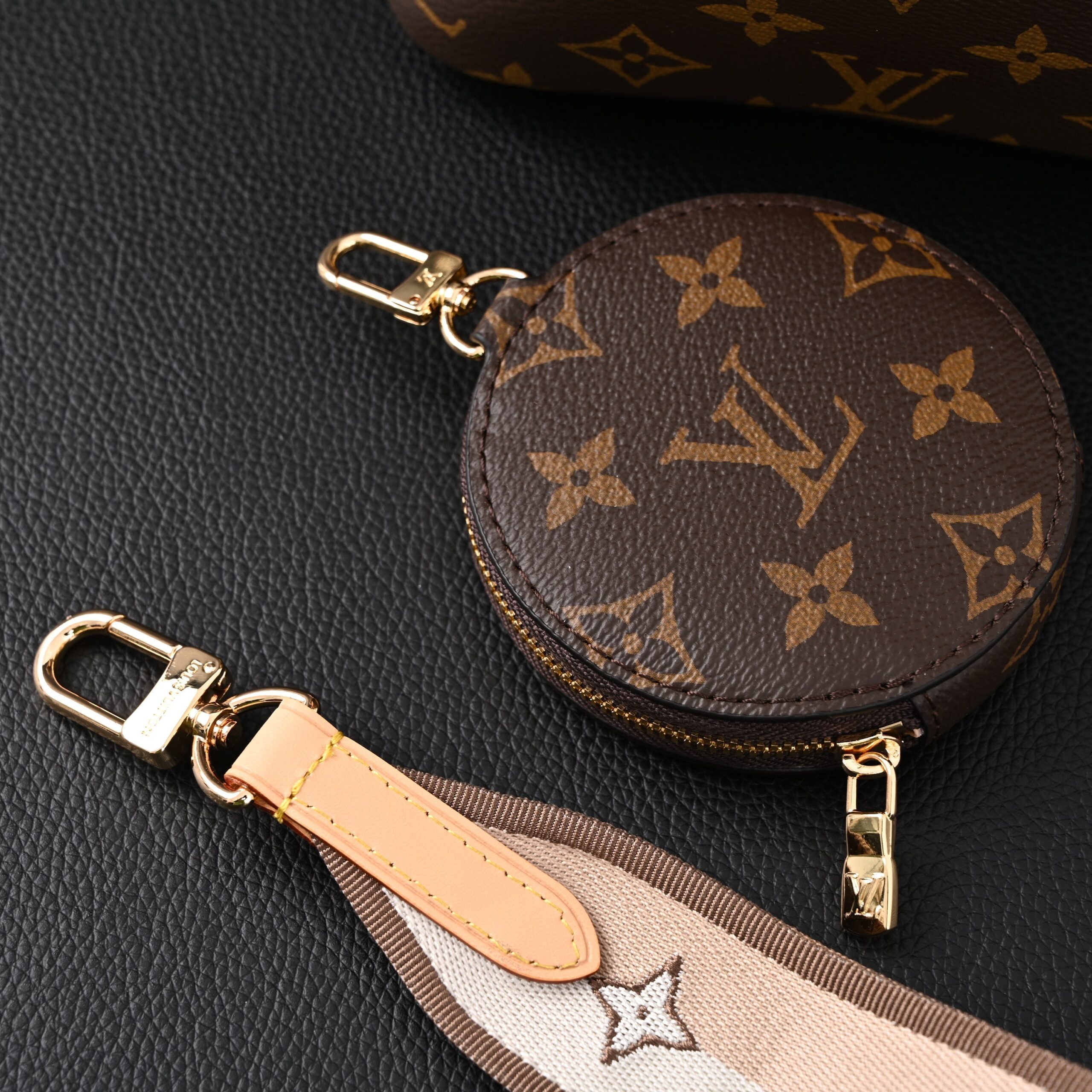 Louis Vuitton NéoNoé BB Bucket Bag – Monogram Canvas with Removable Coin Purse - Image 15
