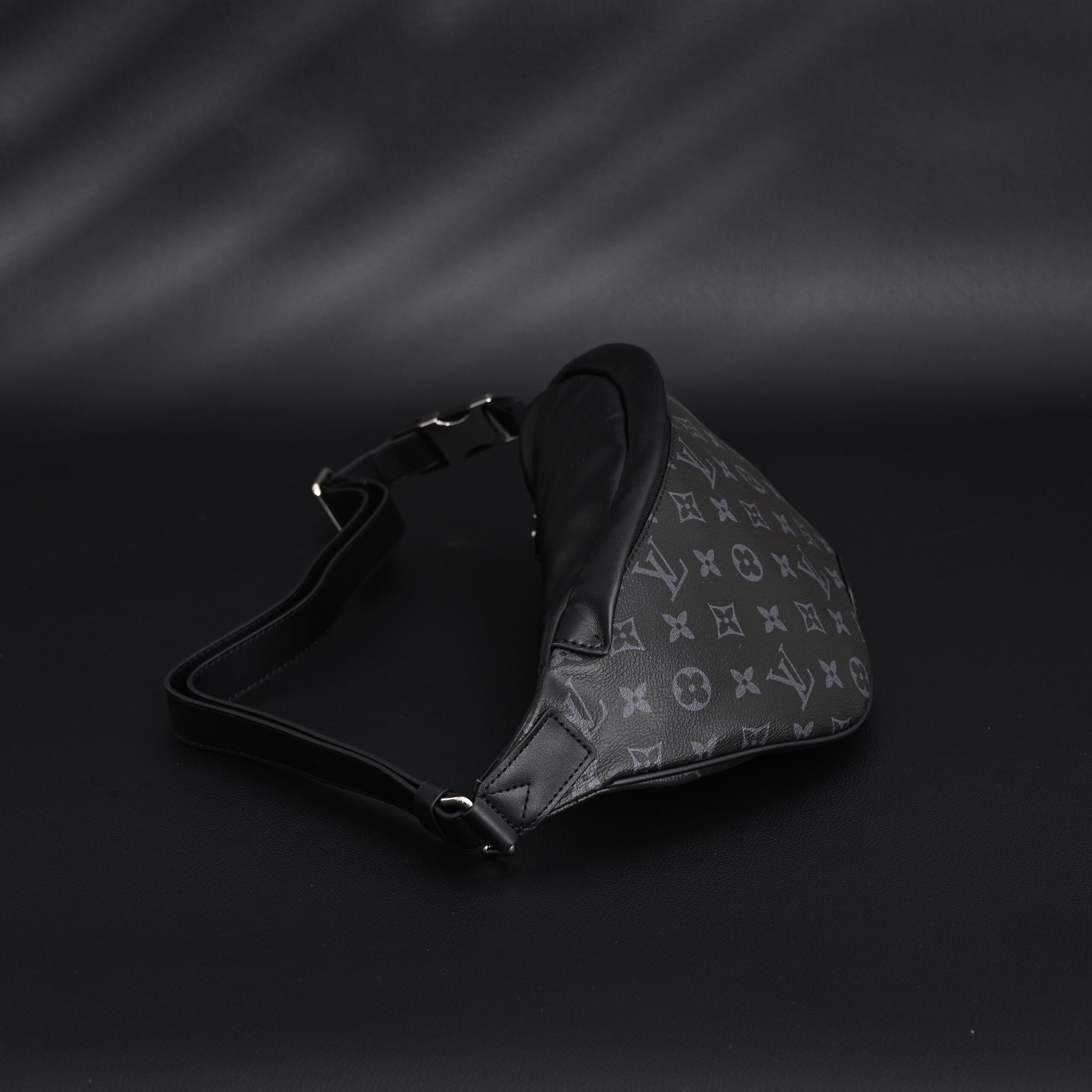 Louis Vuitton Discovery Bumbag – Monogram Eclipse - Image 4