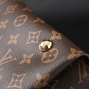 Louis Vuitton NéoNoé Bucket Bag – Monogram Canvas with Bordeaux Interior - Image 9