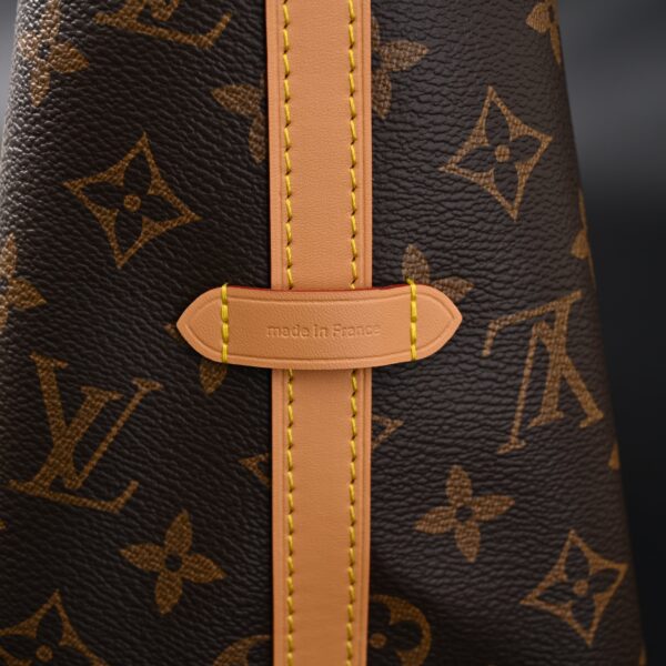 Louis Vuitton NéoNoé Bucket Bag – Monogram Canvas with Bordeaux Interior