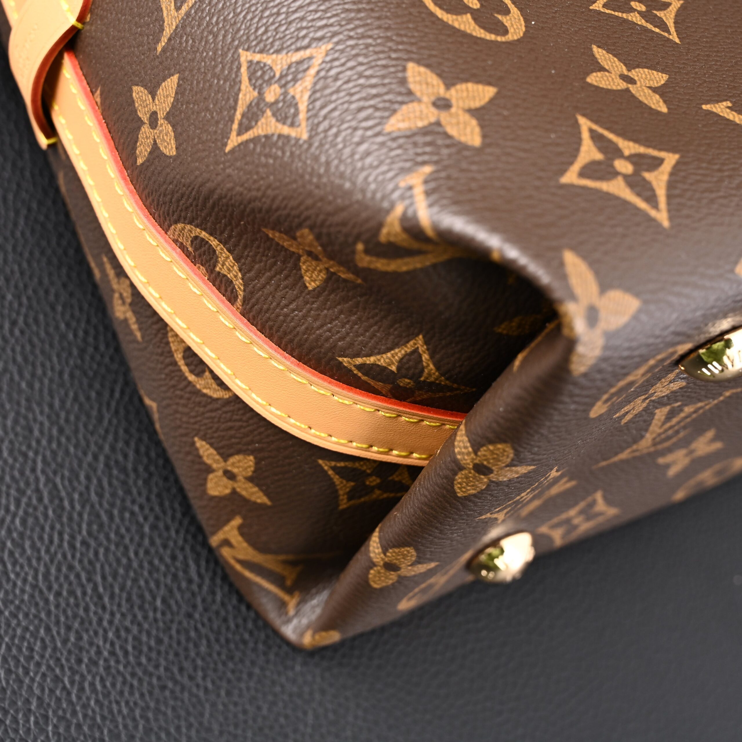 Louis Vuitton NéoNoé Bucket Bag – Monogram Canvas with Bordeaux Interior - Image 18